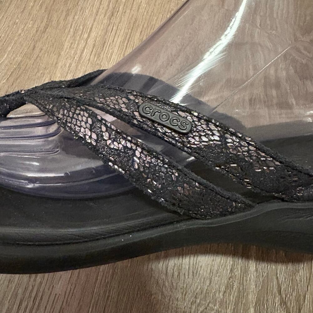 Crocs Capri V Shimmer Snake Sandals Flip Flops Womens Sz 10 Black Metallic Thong - Picture 3 of 10